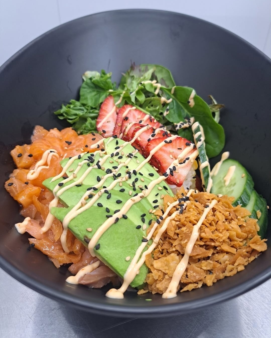 Bol poké au saumon